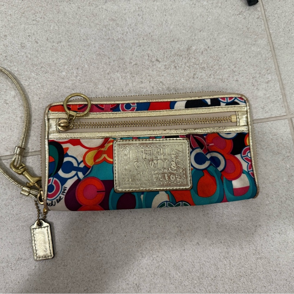Coach Poppy Pop C Graffiti Zip Wallet Wristlet